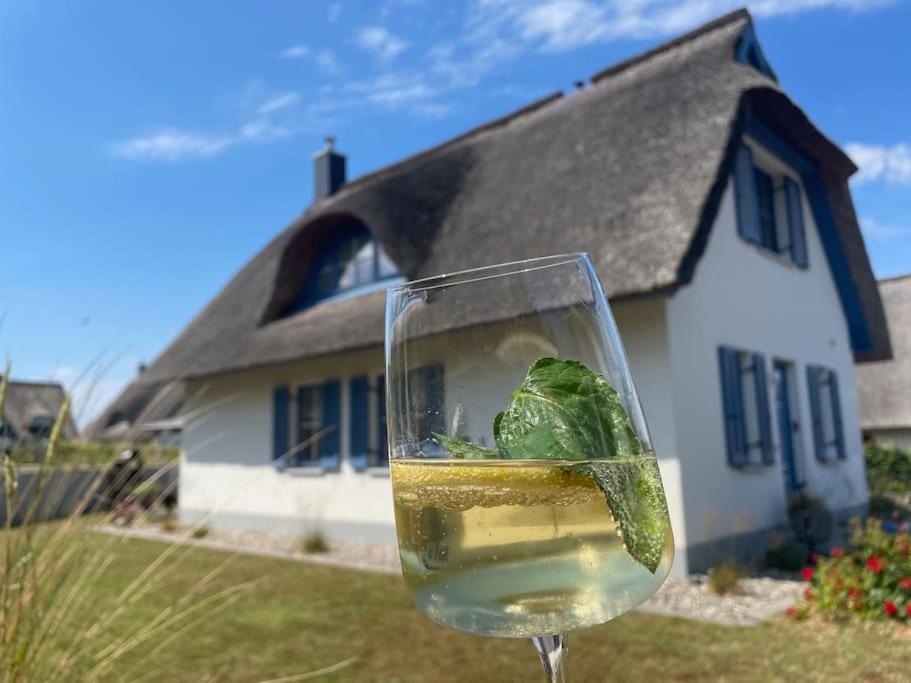 Reetdachhaus Seasons Mit Kamin & Sauna Groß Schwansee Exterior foto
